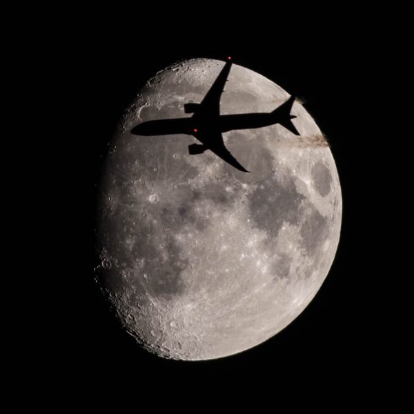 jetliner-transit-moon