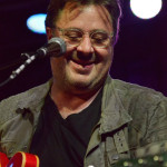 vince-gill-playing