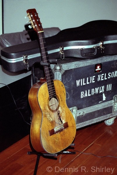 willies-guitar